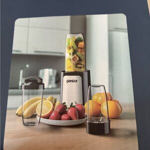 White and Black Blender Set